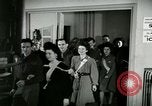 Image Stage Door cantine Paris France, 1945, de la seconde 51 séquences d'archives historiques vidéo 65675021105