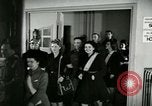 Image Stage Door cantine Paris France, 1945, de la seconde 53 séquences d'archives historiques vidéo 65675021105