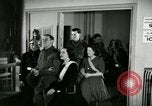 Image Stage Door cantine Paris France, 1945, de la seconde 55 séquences d'archives historiques vidéo 65675021105