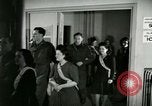 Image Stage Door cantine Paris France, 1945, de la seconde 56 séquences d'archives historiques vidéo 65675021105
