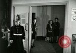 Image Stage Door cantine Paris France, 1945, de la seconde 60 séquences d'archives historiques vidéo 65675021105