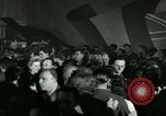 Standbild Stage Door Canteen Paris Frankreich, 1945, aus Sekunde 8 historischem Filmmaterial Videoclip 65675021108