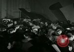 Standbild Stage Door Canteen Paris Frankreich, 1945, aus Sekunde 10 historischem Filmmaterial Videoclip 65675021108