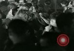 Standbild Stage Door Canteen Paris Frankreich, 1945, aus Sekunde 56 historischem Filmmaterial Videoclip 65675021108
