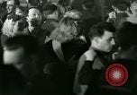 Standbild Stage Door Canteen Paris Frankreich, 1945, aus Sekunde 57 historischem Filmmaterial Videoclip 65675021108
