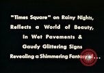 Standbild Times Square Neon Lights New York City USA, 1954, aus Sekunde 3 historischem Filmmaterial Videoclip 65675021109