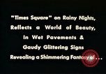 Standbild Times Square Neon Lights New York City USA, 1954, aus Sekunde 4 historischem Filmmaterial Videoclip 65675021109