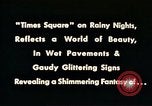 Standbild Times Square Neon Lights New York City USA, 1954, aus Sekunde 6 historischem Filmmaterial Videoclip 65675021109
