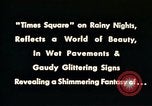 Standbild Times Square Neon Lights New York City USA, 1954, aus Sekunde 9 historischem Filmmaterial Videoclip 65675021109