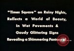 Standbild Times Square Neon Lights New York City USA, 1954, aus Sekunde 11 historischem Filmmaterial Videoclip 65675021109