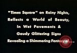 Standbild Times Square Neon Lights New York City USA, 1954, aus Sekunde 13 historischem Filmmaterial Videoclip 65675021109