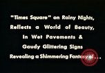 Standbild Times Square Neon Lights New York City USA, 1954, aus Sekunde 14 historischem Filmmaterial Videoclip 65675021109