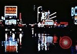 Standbild Times Square Neon Lights New York City USA, 1954, aus Sekunde 25 historischem Filmmaterial Videoclip 65675021109