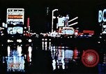 Standbild Times Square Neon Lights New York City USA, 1954, aus Sekunde 30 historischem Filmmaterial Videoclip 65675021109