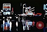 Standbild Times Square Neon Lights New York City USA, 1954, aus Sekunde 32 historischem Filmmaterial Videoclip 65675021109