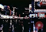 Standbild Times Square Neon Lights New York City USA, 1954, aus Sekunde 56 historischem Filmmaterial Videoclip 65675021109