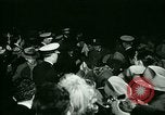 Immagine di Magnifica bambola premiere Cincinnati Ohio USA, 1946, secondo 13 filmato di repertorio 65675021121