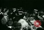 Immagine di Magnifica bambola premiere Cincinnati Ohio USA, 1946, secondo 14 filmato di repertorio 65675021121
