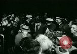 Immagine di Magnifica bambola premiere Cincinnati Ohio USA, 1946, secondo 15 filmato di repertorio 65675021121