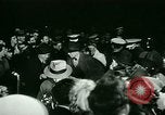 Immagine di Magnifica bambola premiere Cincinnati Ohio USA, 1946, secondo 16 filmato di repertorio 65675021121
