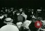 Immagine di Magnifica bambola premiere Cincinnati Ohio USA, 1946, secondo 17 filmato di repertorio 65675021121