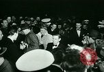 Immagine di Magnifica bambola premiere Cincinnati Ohio USA, 1946, secondo 18 filmato di repertorio 65675021121