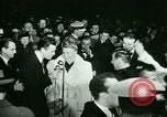 Immagine di Magnifica bambola premiere Cincinnati Ohio USA, 1946, secondo 22 filmato di repertorio 65675021121
