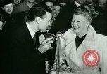 Immagine di Magnifica bambola premiere Cincinnati Ohio USA, 1946, secondo 23 filmato di repertorio 65675021121