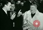 Immagine di Magnifica bambola premiere Cincinnati Ohio USA, 1946, secondo 24 filmato di repertorio 65675021121
