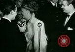 Immagine di Magnifica bambola premiere Cincinnati Ohio USA, 1946, secondo 25 filmato di repertorio 65675021121