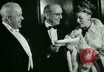 Immagine di Magnifica bambola premiere Cincinnati Ohio USA, 1946, secondo 42 filmato di repertorio 65675021121