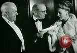 Immagine di Magnifica bambola premiere Cincinnati Ohio USA, 1946, secondo 43 filmato di repertorio 65675021121