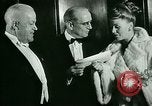 Immagine di Magnifica bambola premiere Cincinnati Ohio USA, 1946, secondo 44 filmato di repertorio 65675021121