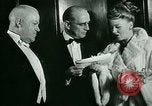 Immagine di Magnifica bambola premiere Cincinnati Ohio USA, 1946, secondo 46 filmato di repertorio 65675021121