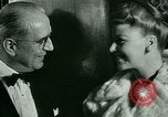 Immagine di Magnifica bambola premiere Cincinnati Ohio USA, 1946, secondo 47 filmato di repertorio 65675021121