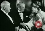 Immagine di Magnifica bambola premiere Cincinnati Ohio USA, 1946, secondo 49 filmato di repertorio 65675021121