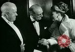 Immagine di Magnifica bambola premiere Cincinnati Ohio USA, 1946, secondo 51 filmato di repertorio 65675021121