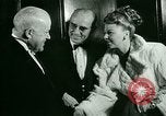 Immagine di Magnifica bambola premiere Cincinnati Ohio USA, 1946, secondo 54 filmato di repertorio 65675021121