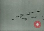 Immagine di Il generale James Doolittle onori volantini Regno Unito, 1944, secondo 15 filmato di repertorio 65675021123
