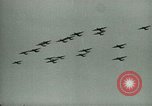 Immagine di Il generale James Doolittle onori volantini Regno Unito, 1944, secondo 17 filmato di repertorio 65675021123