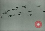 Immagine di Il generale James Doolittle onori volantini Regno Unito, 1944, secondo 18 filmato di repertorio 65675021123