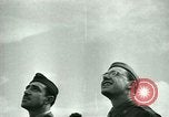 Immagine di Il generale James Doolittle onori volantini Regno Unito, 1944, secondo 20 filmato di repertorio 65675021123