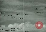 Immagine di Il generale James Doolittle onori volantini Regno Unito, 1944, secondo 23 filmato di repertorio 65675021123
