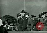 Immagine di Il generale James Doolittle onori volantini Regno Unito, 1944, secondo 31 filmato di repertorio 65675021123