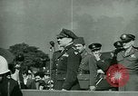 Immagine di Il generale James Doolittle onori volantini Regno Unito, 1944, secondo 35 filmato di repertorio 65675021123