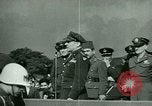 Immagine di Il generale James Doolittle onori volantini Regno Unito, 1944, secondo 38 filmato di repertorio 65675021123