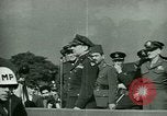 Immagine di Il generale James Doolittle onori volantini Regno Unito, 1944, secondo 39 filmato di repertorio 65675021123