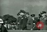 Immagine di Il generale James Doolittle onori volantini Regno Unito, 1944, secondo 42 filmato di repertorio 65675021123