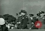 Immagine di Il generale James Doolittle onori volantini Regno Unito, 1944, secondo 44 filmato di repertorio 65675021123