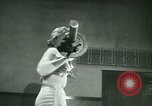 Standbild Loretta Zygowicz body builder Oak Park Illinois USA, 1946, aus Sekunde 21 historischem Filmmaterial Videoclip 65675021129